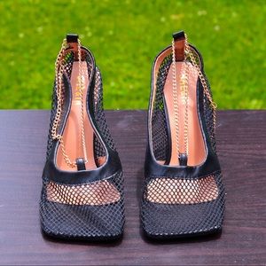 SHEIN BLACK FISHNET CHAIN SQUARE TOE HEELS. EU 39
